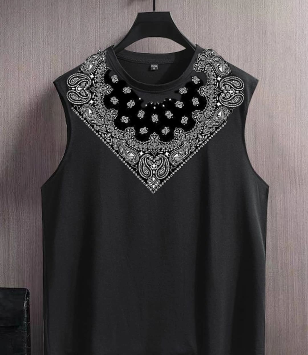Sleeveless Bandana Neck Printed Tshirt