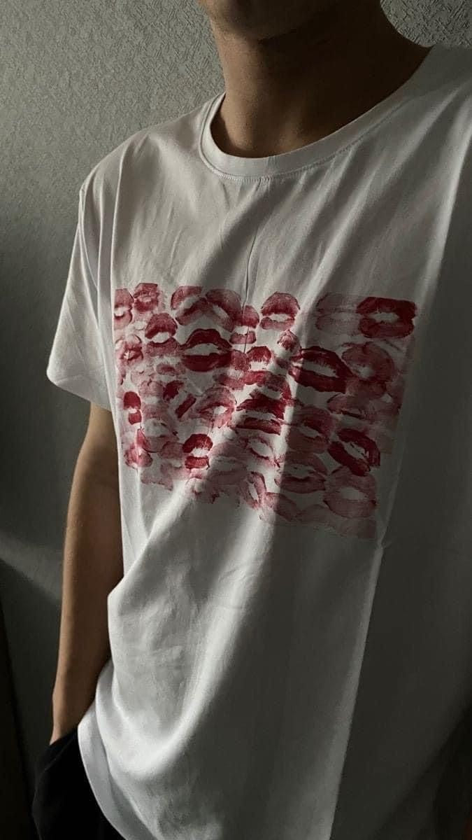 Red Lipstick Kisses Printed Cotton T-shirt For Mens