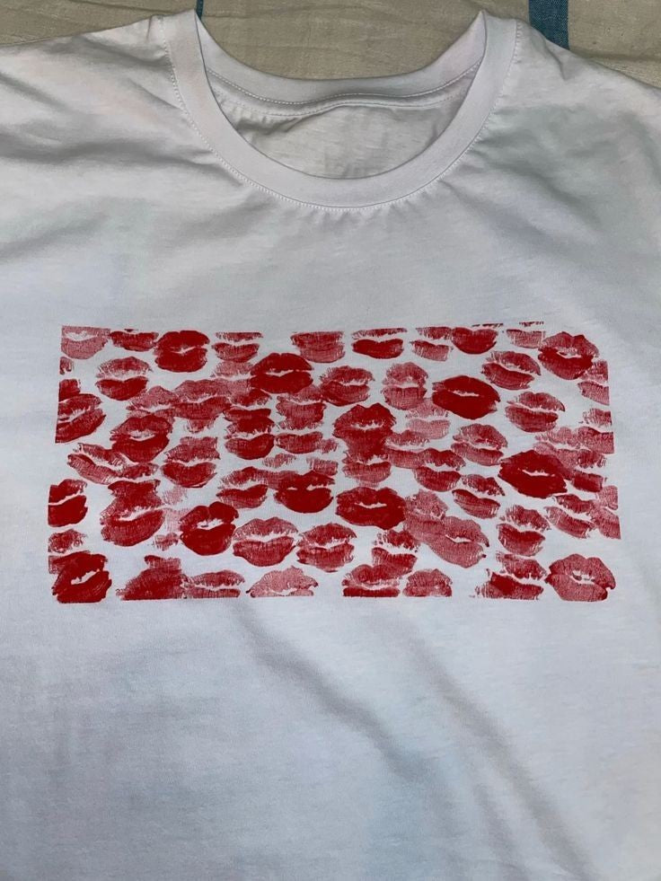 Red Lipstick Kisses Printed Cotton T-shirt For Mens