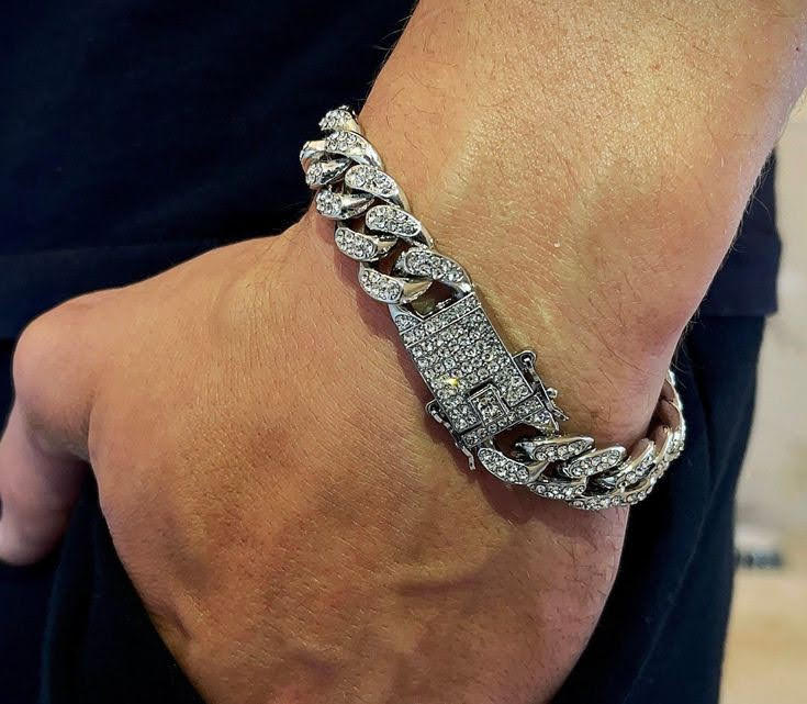 Trendy Diamond Ice Out Cuban Link Bracelet For Ideal Look